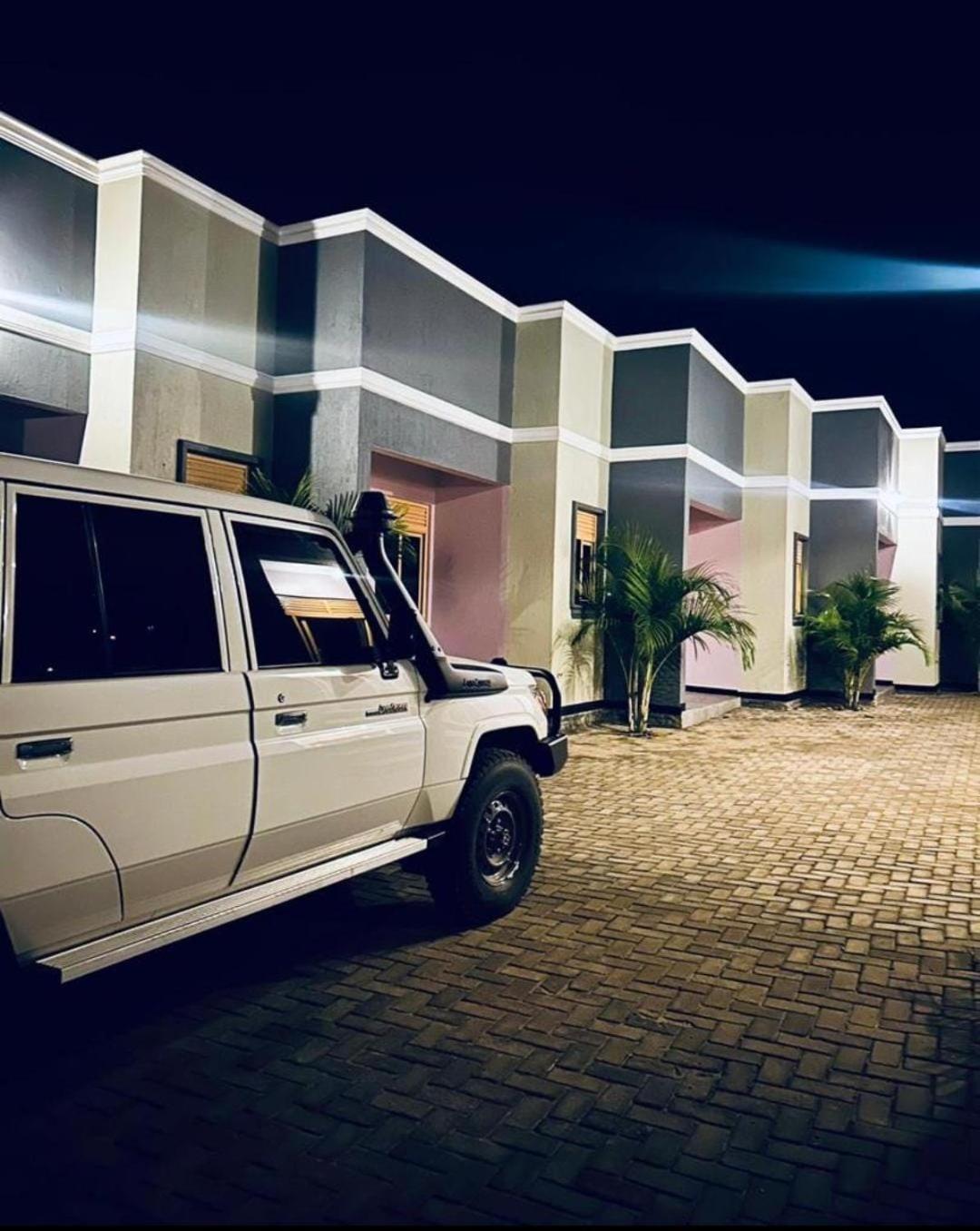 Onyx Motel And Suites Mbarara Exterior foto